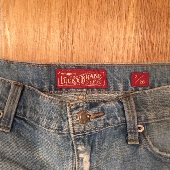 Lucky brand distressed denim shorts 2/26 - Picture 3 of 6